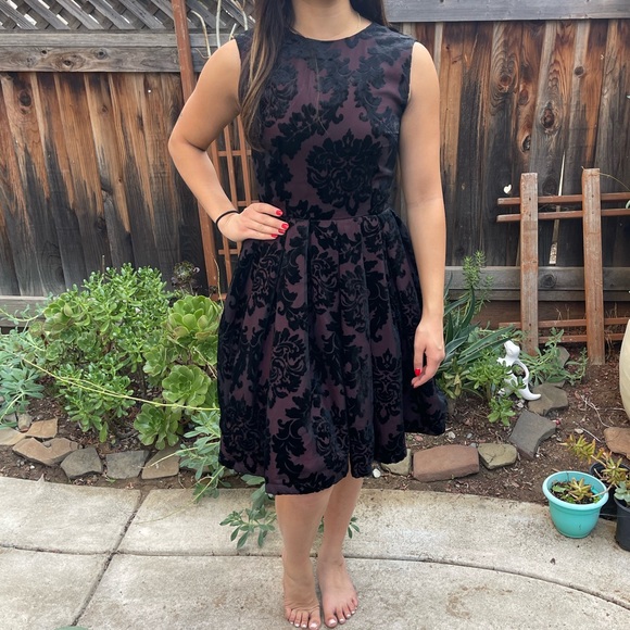 Cute skater style party dress - Picture 1 of 11